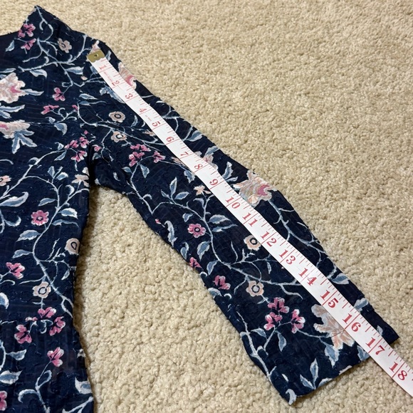 Sezane Floral Textured Navy Top 3/4 Sleeve V Neck Feminine Dainty Size 34 XS - Picture 10 of 13